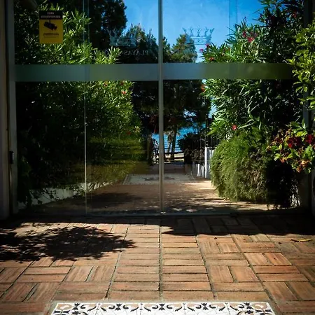 Banus - Daisy Playas Del Duque Banus *